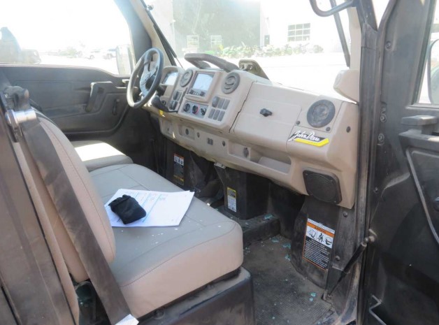 2024 John Deere 835M Utility Vehicle - Image 8