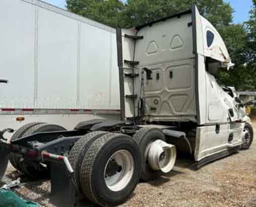 2022 Freightliner Cascadia - Image 4