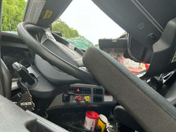 2022 Freightliner Cascadia - Image 5