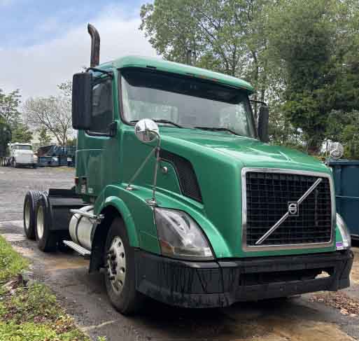 2007 Volvo VNL 300 - Image 2