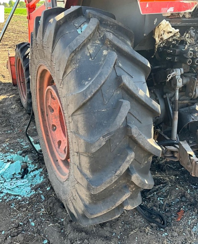 2000 Kubota M6800 Tractor - Image 12