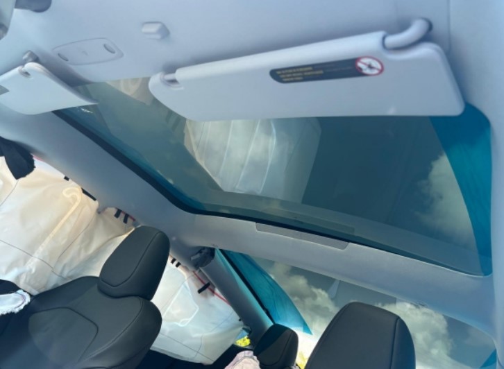 2025 Tesla Model 3 - Image 16