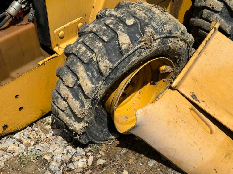 2003 John Deere 250 Skid Steer - Image 12