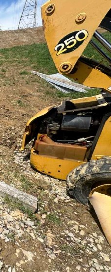 2003 John Deere 250 Skid Steer - Image 13
