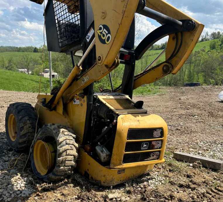 2003 John Deere 250 Skid Steer - Image 5