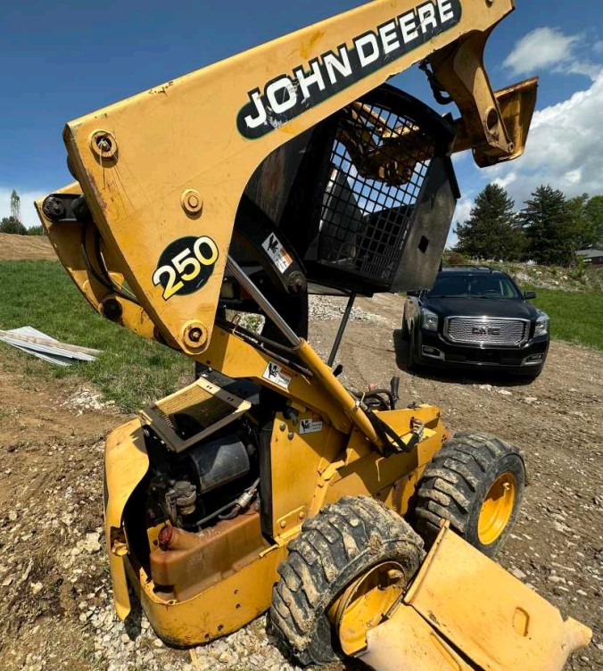 2003 John Deere 250 Skid Steer - Image 10