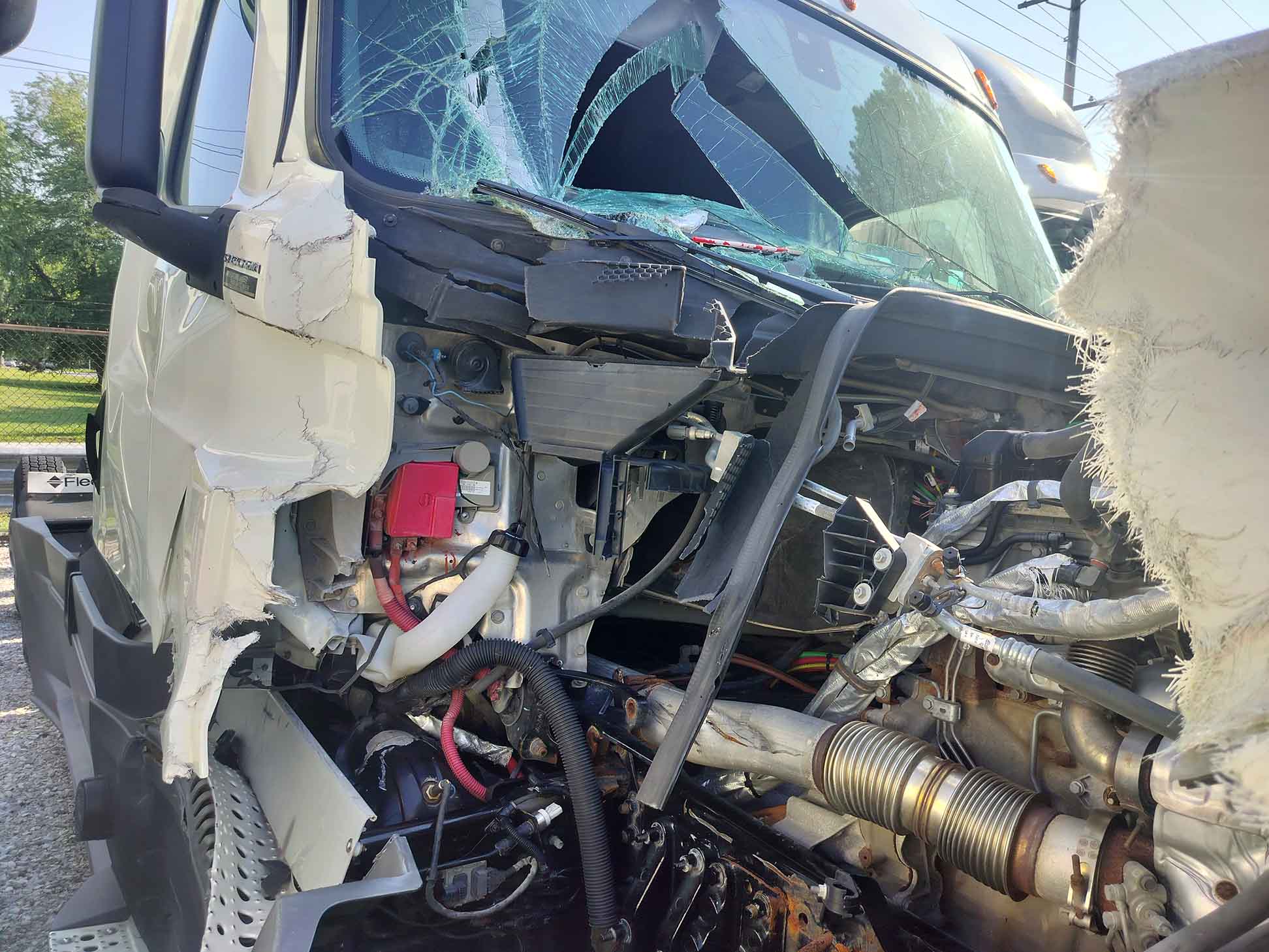 2019 Freightliner Cascadia 126 - Image 4