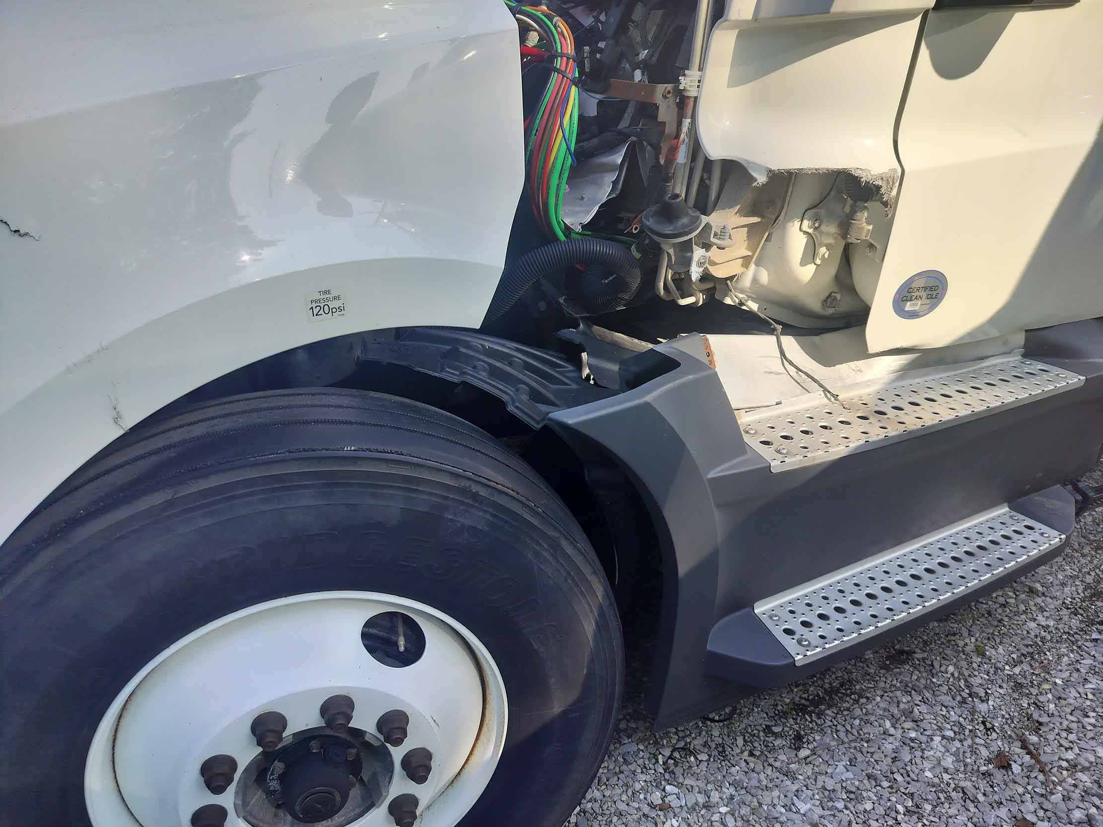 2019 Freightliner Cascadia 126 - Image 2