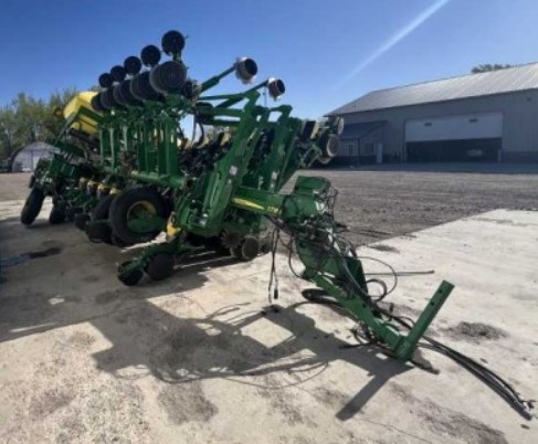 2015 John Deere 1795 Planter - Image 4