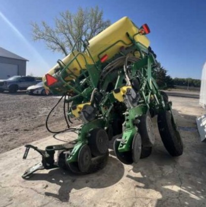 2015 John Deere 1795 Planter - Image 2