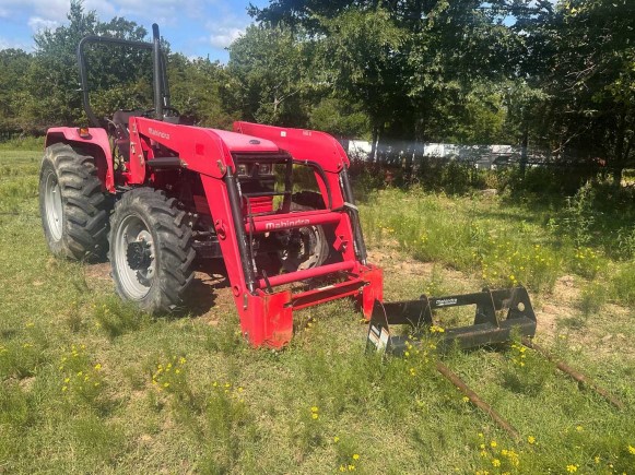 2019 Mahindra 5555 Tractor with 5565 Loader