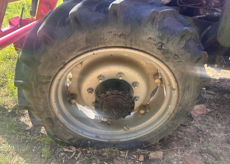 2019 Mahindra 5555 Tractor with 5565 Loader - Image 14