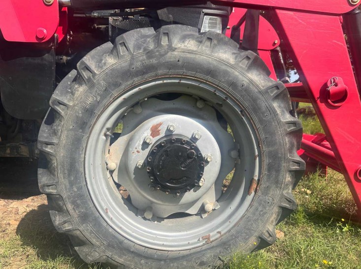 2019 Mahindra 5555 Tractor with 5565 Loader - Image 21
