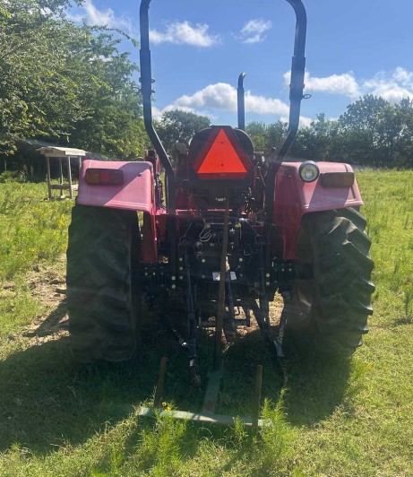 2019 Mahindra 5555 Tractor with 5565 Loader - Image 3
