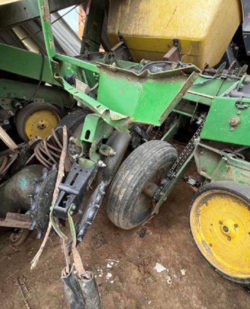 John Deere 7000 6-Row Planter - Image 10