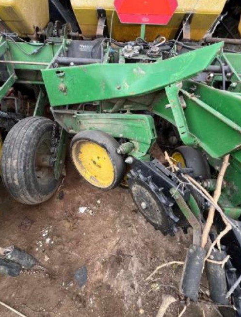 John Deere 7000 6-Row Planter - Image 7