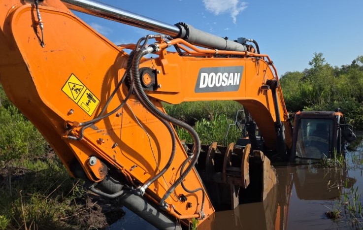 2022 Doosan DX 350 LC-7 Excavator - Image 2