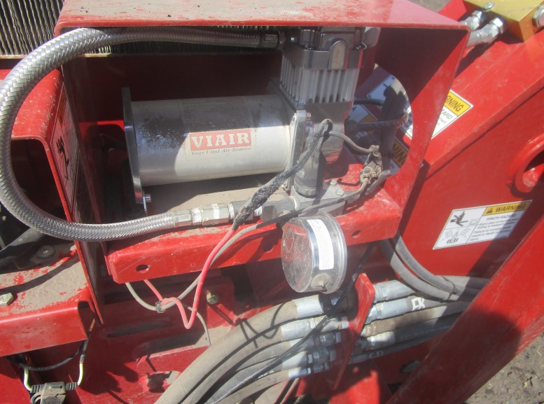 2012 Case IH 1250 24 Row Corn Planter - Image 7