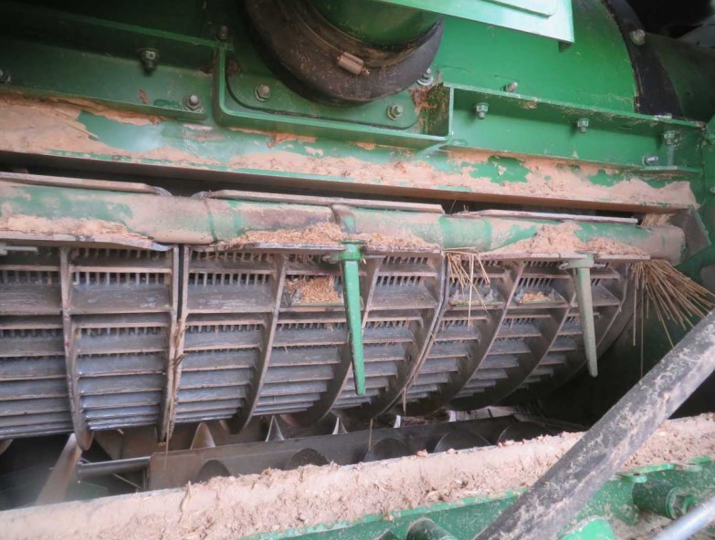 2013 John Deere S670 Combine - Image 11