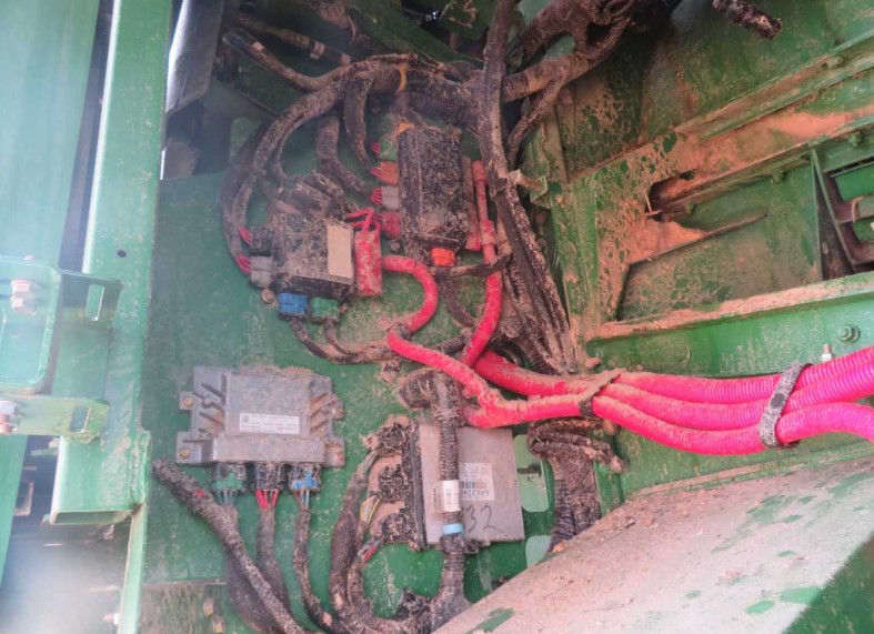 2013 John Deere S670 Combine - Image 12