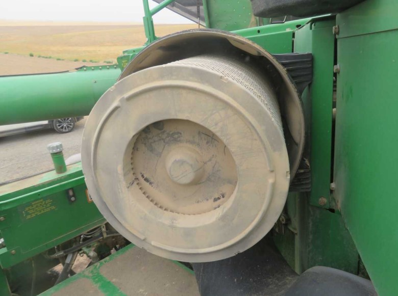 2013 John Deere S670 Combine - Image 16