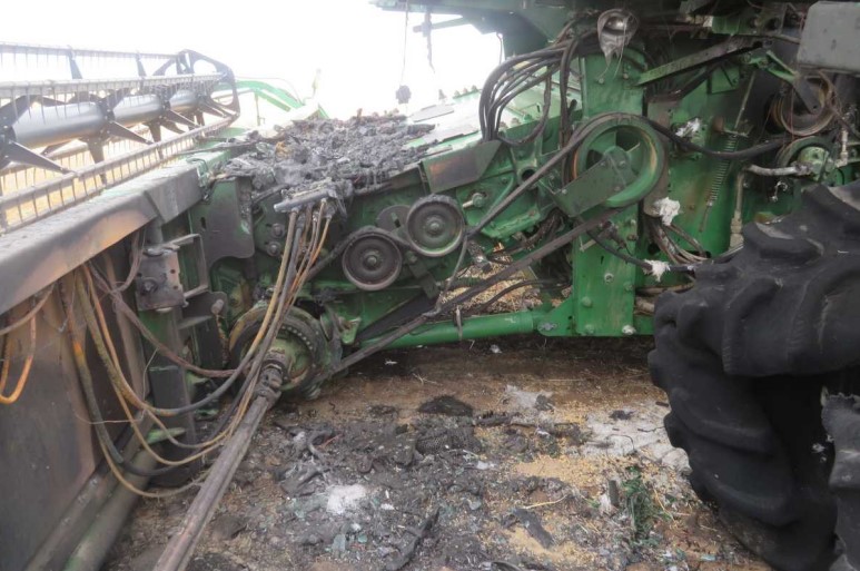 2013 John Deere S670 Combine - Image 17