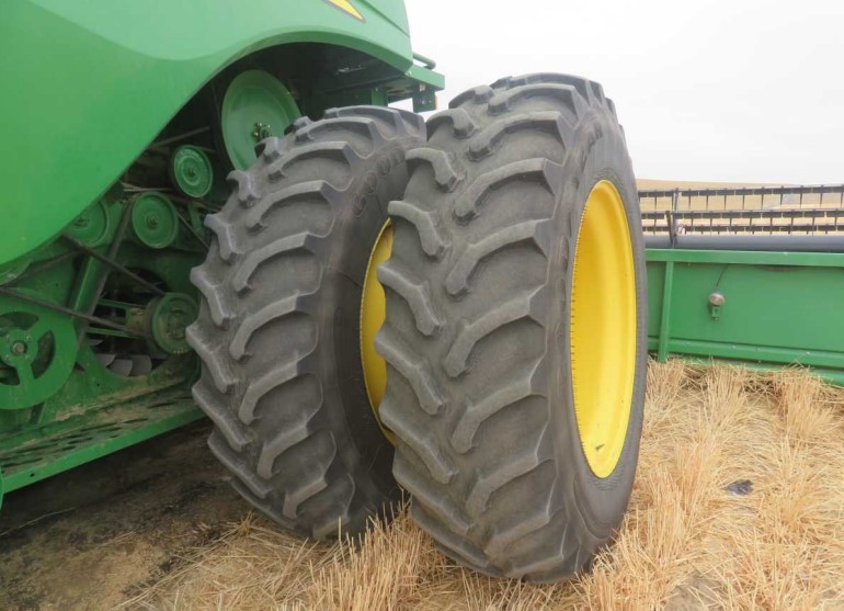 2013 John Deere S670 Combine - Image 18