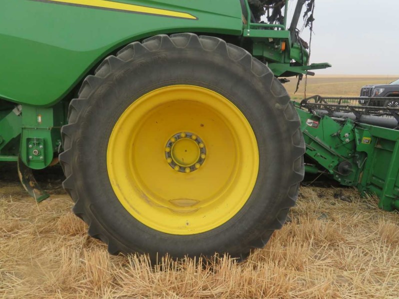 2013 John Deere S670 Combine - Image 22