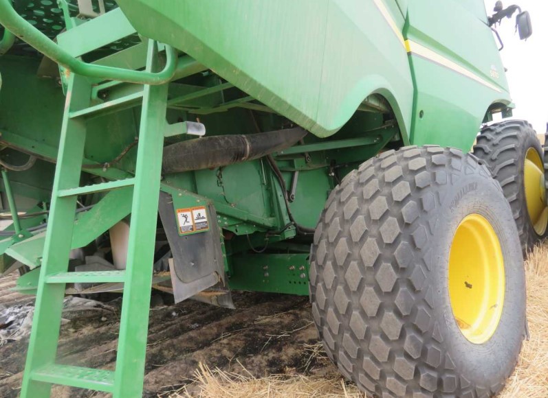 2013 John Deere S670 Combine - Image 7