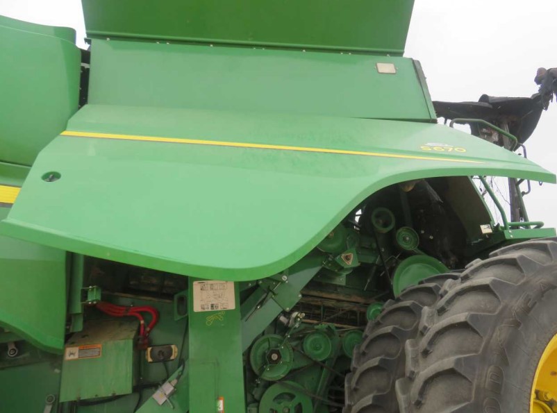 2013 John Deere S670 Combine - Image 9