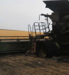 2013 John Deere S670 Combine - Image 27