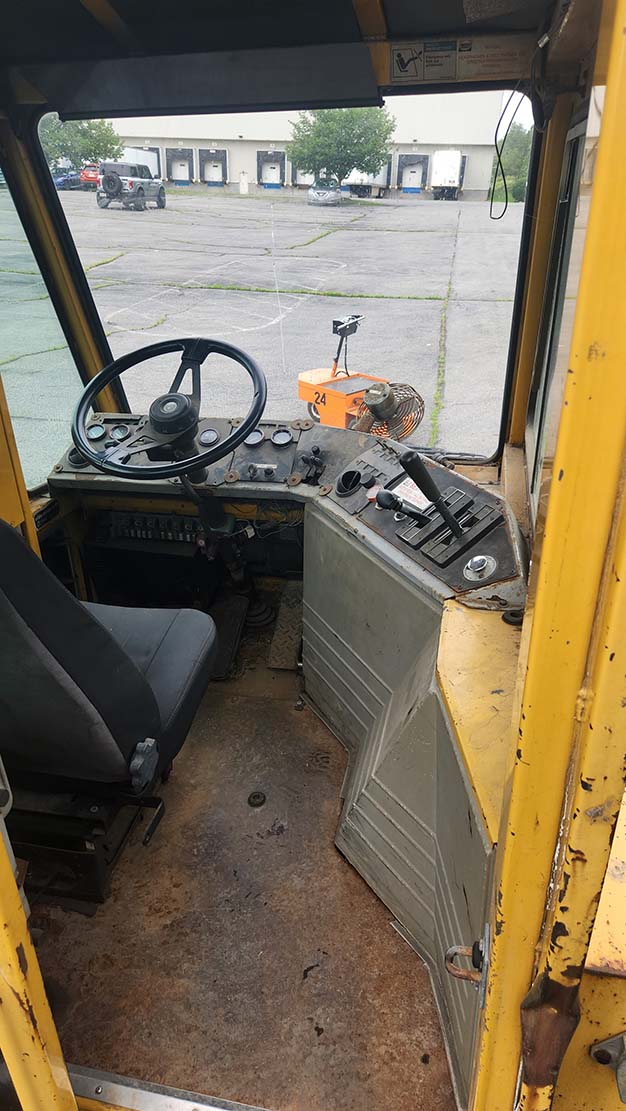 2000 Ottawa Yard Tractor - Image 4