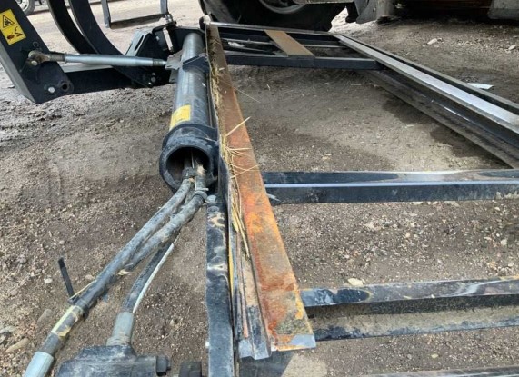 2023 MacDon M1240 Self-Propelled Windrower - Image 4