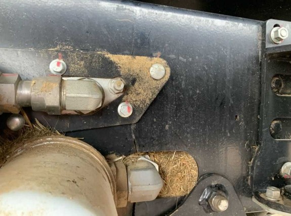 2023 MacDon M1240 Self-Propelled Windrower - Image 5