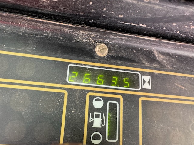 1999 New Holland LX565 Skid Steer - Image 13