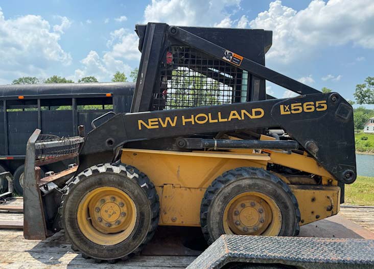 1999 New Holland LX565 Skid Steer - Image 2