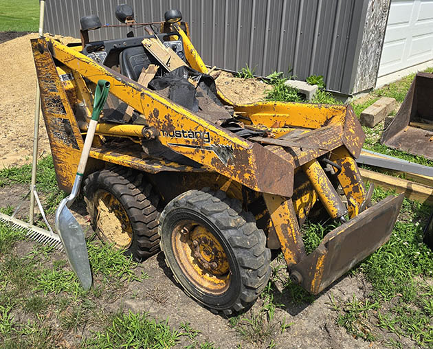 Mustang 332 Skid Steer - Image 2