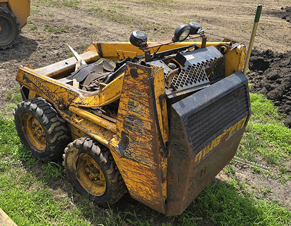 Mustang 332 Skid Steer - Image 3