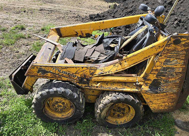 Mustang 332 Skid Steer - Image 4