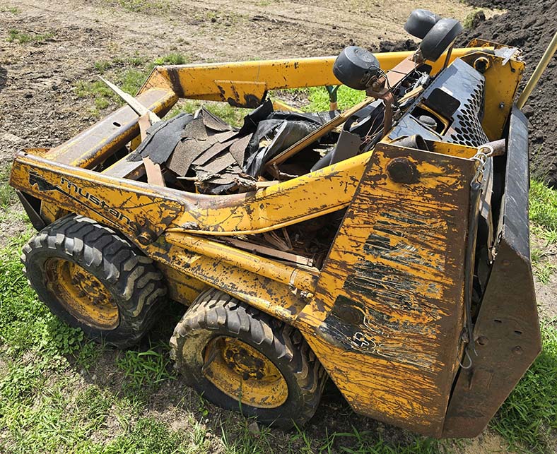 Mustang 332 Skid Steer - Image 5