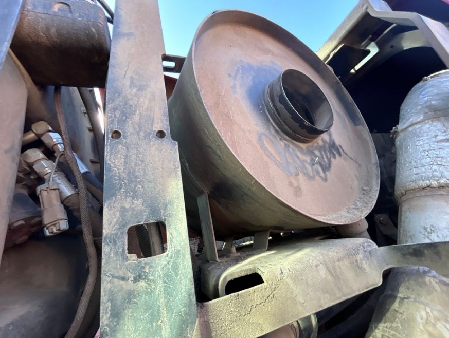 2001 Case IH MX240 Tractor - Image 14