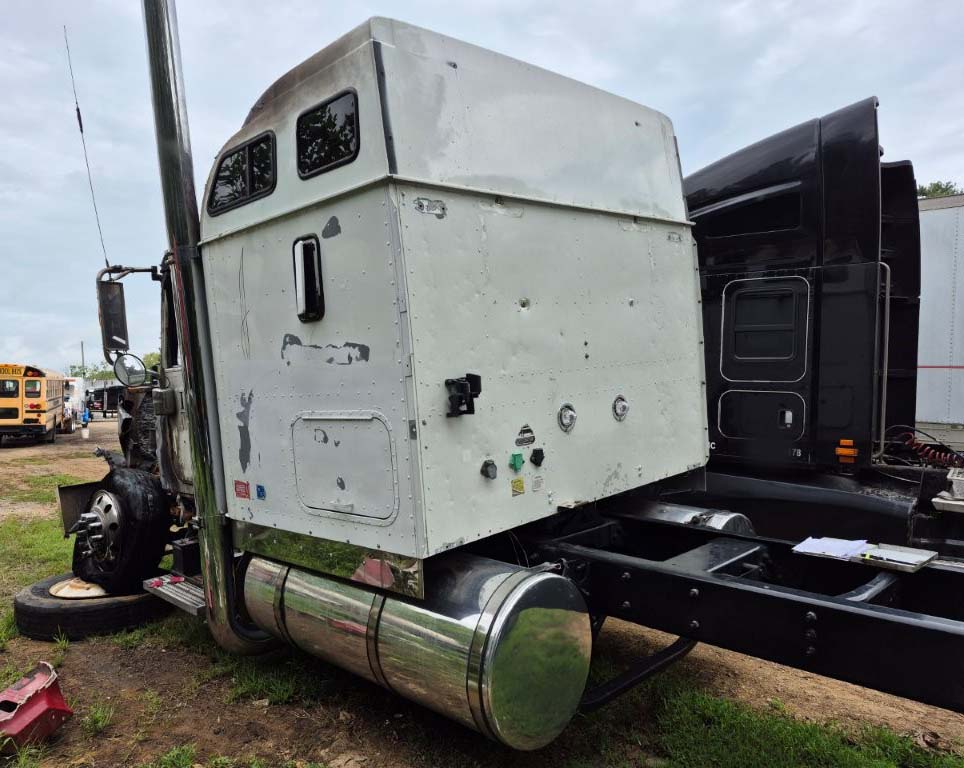 2003 International 9400I - Image 3