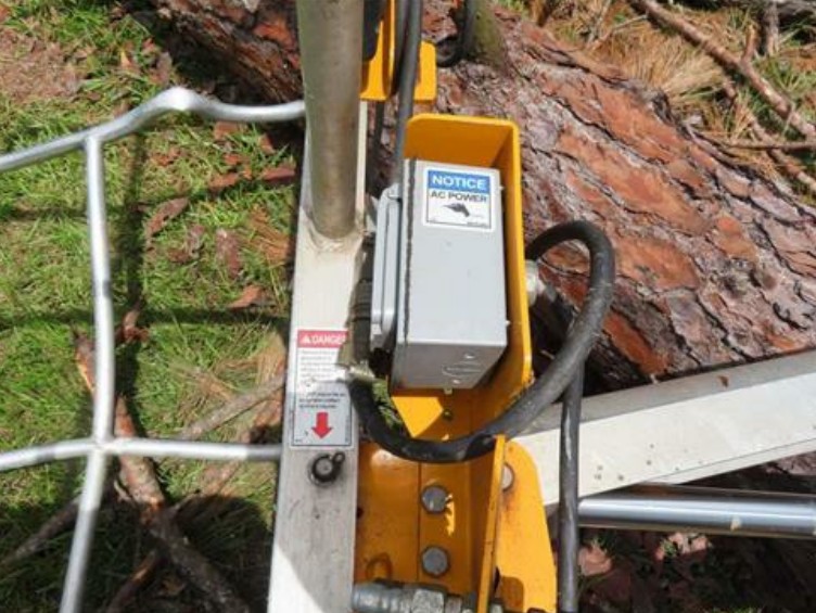 2022 Haulotte 5533A Towable Manlift 50’-55’ - Image 9