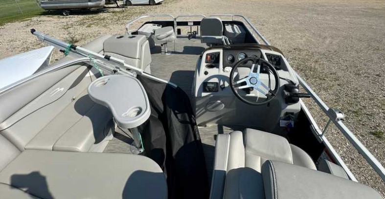 Bennington 20SVF Pontoon Boat - Image 3