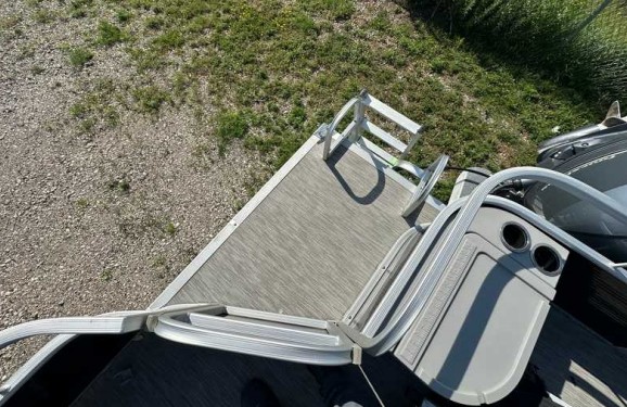 Bennington 20SVF Pontoon Boat - Image 6