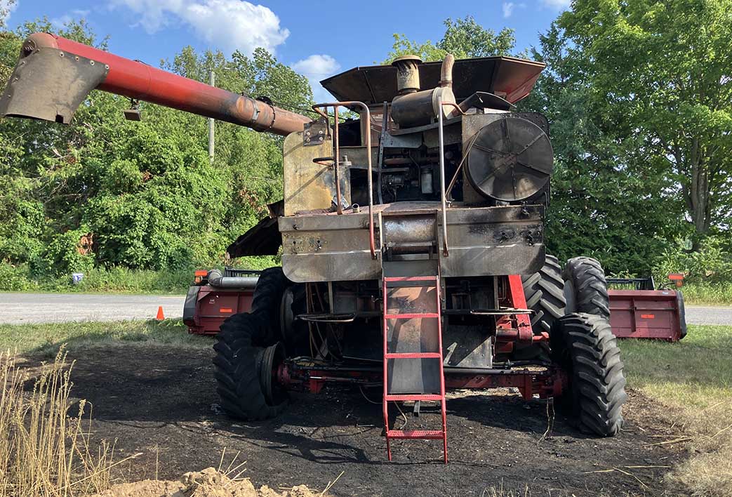 1997 Case IH 2188 Combine - Image 3