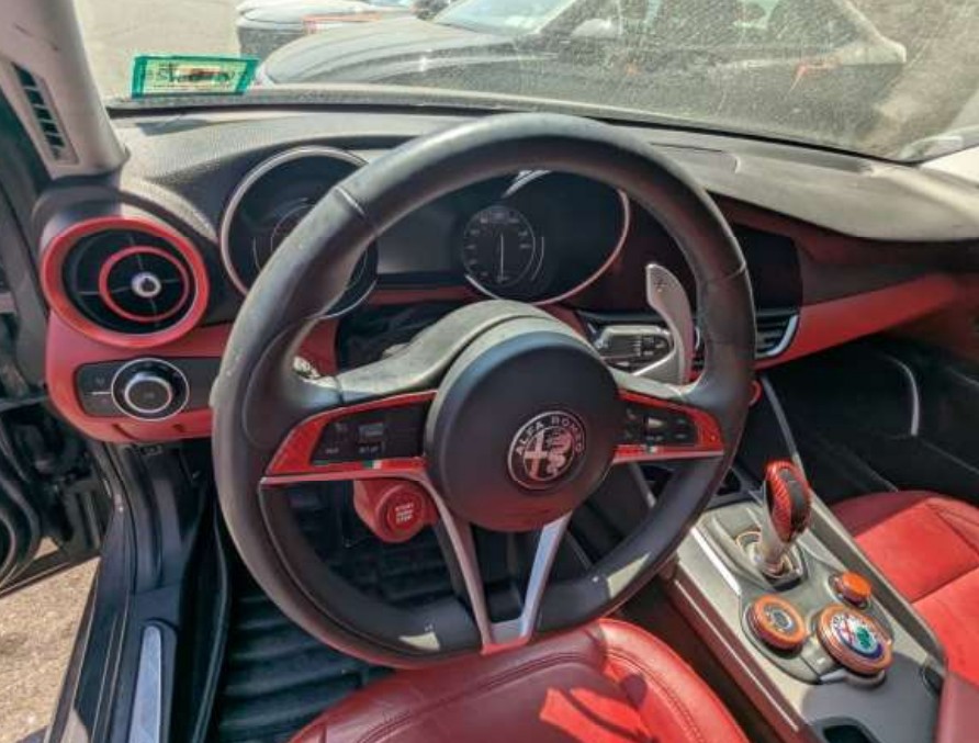 2018 Alfa Romeo Giulia - Image 10