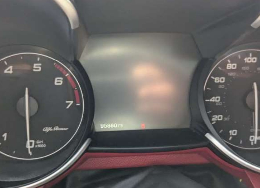 2018 Alfa Romeo Giulia - Image 13