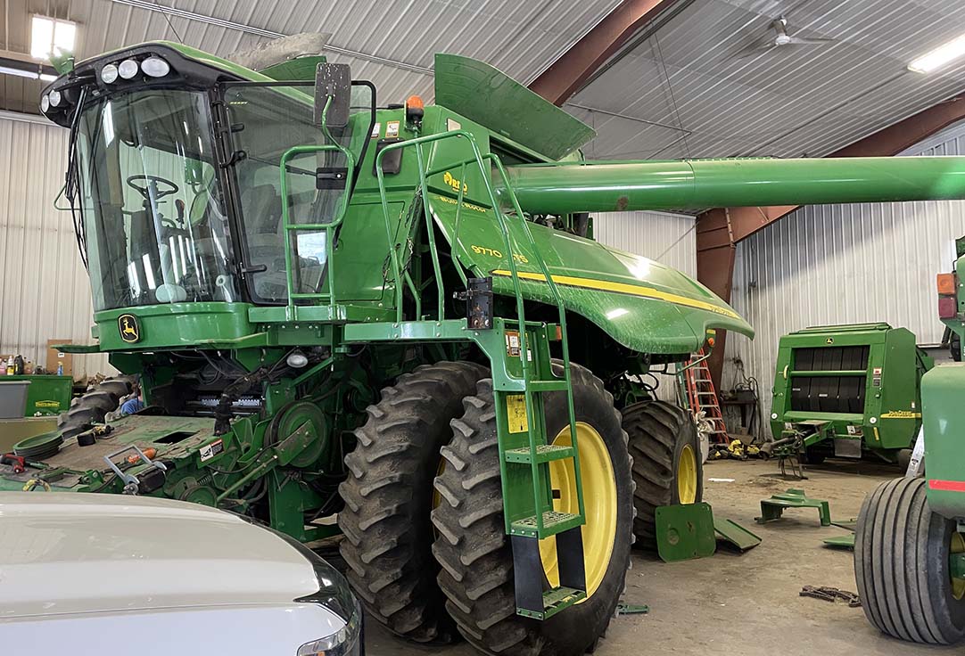 2010 John Deere 9770 Combine