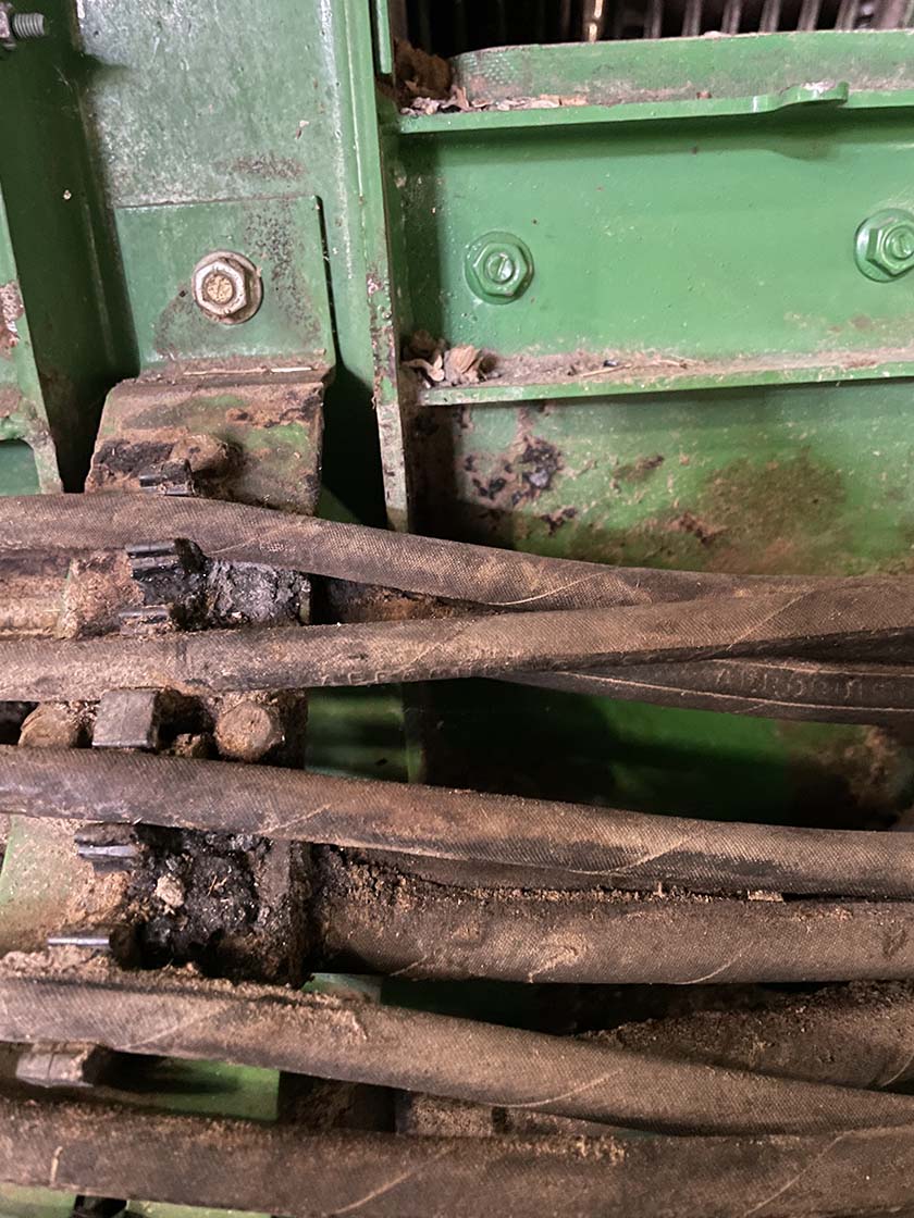 2010 John Deere 9770 Combine - Image 2